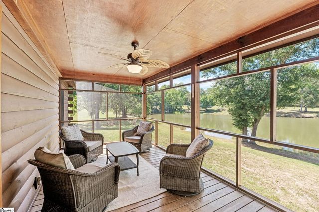 425 Cooper Bridge Road, Woodruff, SC 29388