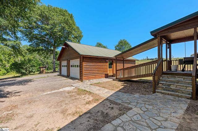 425 Cooper Bridge Road, Woodruff, SC 29388