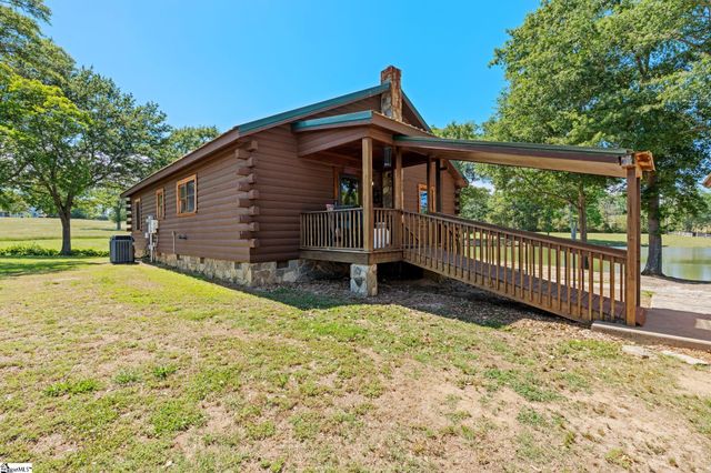 425 Cooper Bridge Road, Woodruff, SC 29388