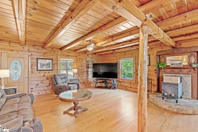 425 Cooper Bridge Road, Woodruff, SC 29388