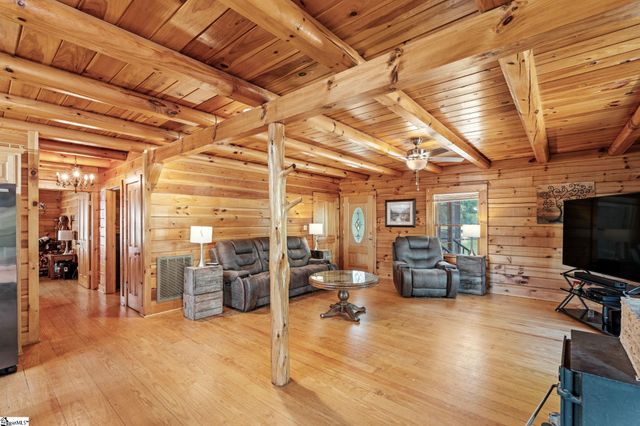 425 Cooper Bridge Road, Woodruff, SC 29388