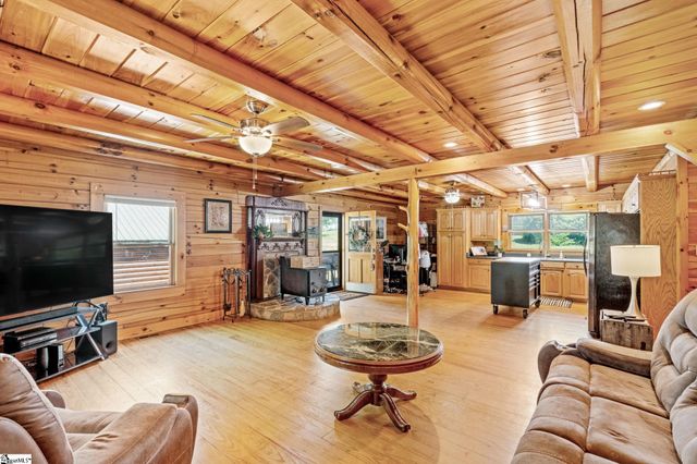425 Cooper Bridge Road, Woodruff, SC 29388