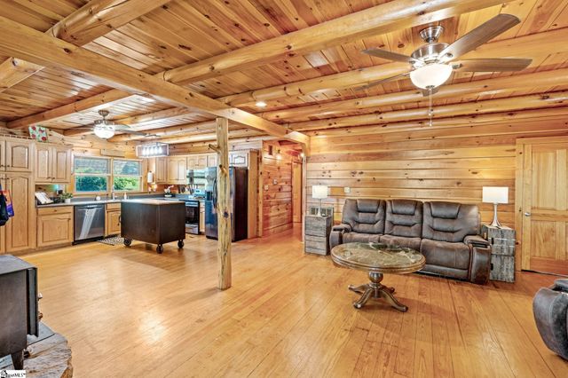 425 Cooper Bridge Road, Woodruff, SC 29388