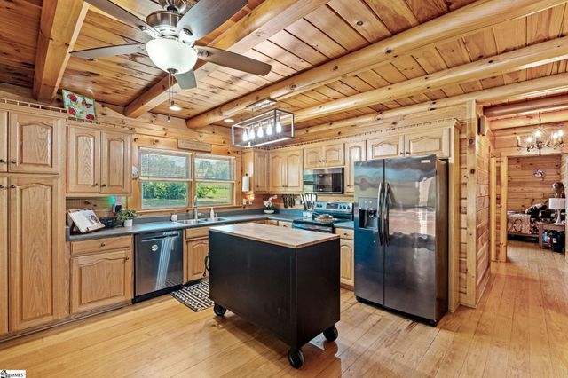 425 Cooper Bridge Road, Woodruff, SC 29388