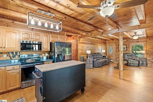 425 Cooper Bridge Road, Woodruff, SC 29388
