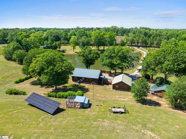 425 Cooper Bridge Road, Woodruff, SC 29388