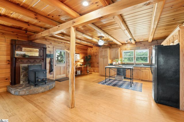 425 Cooper Bridge Road, Woodruff, SC 29388