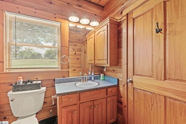 425 Cooper Bridge Road, Woodruff, SC 29388