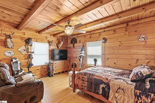 425 Cooper Bridge Road, Woodruff, SC 29388
