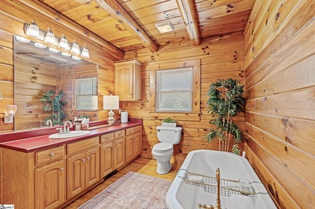 425 Cooper Bridge Road, Woodruff, SC 29388