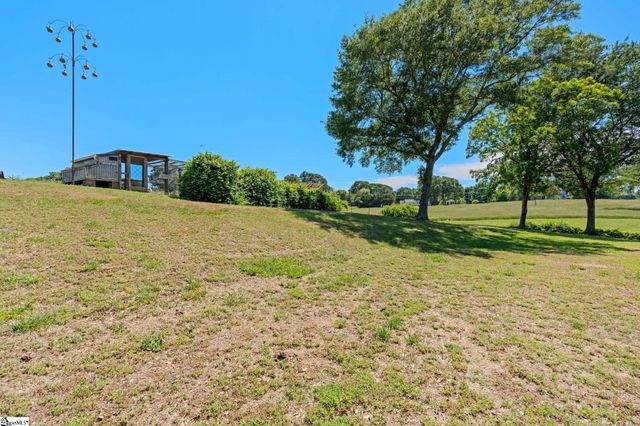 425 Cooper Bridge Road, Woodruff, SC 29388