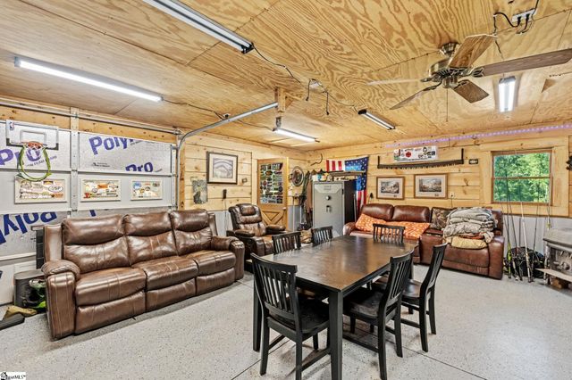 425 Cooper Bridge Road, Woodruff, SC 29388