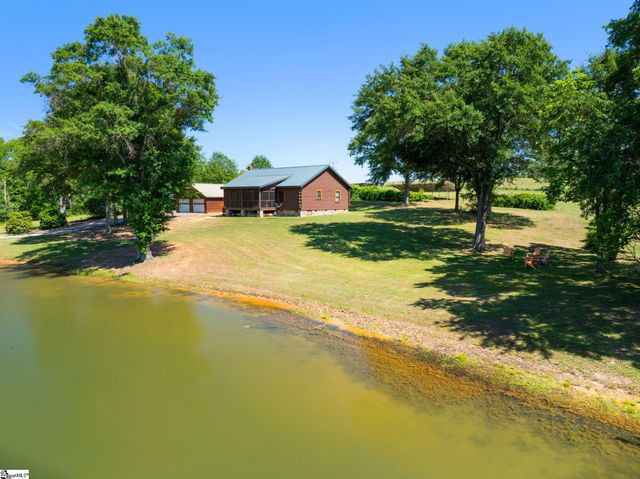 425 Cooper Bridge Road, Woodruff, SC 29388