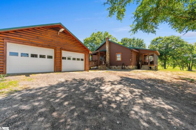 425 Cooper Bridge Road, Woodruff, SC 29388