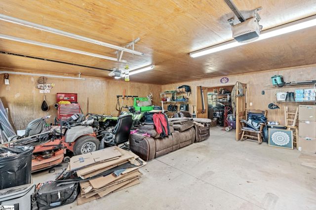 425 Cooper Bridge Road, Woodruff, SC 29388