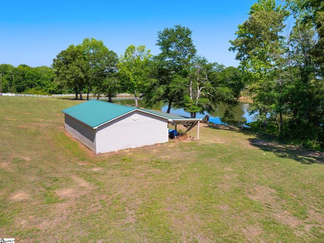 425 Cooper Bridge Road, Woodruff, SC 29388