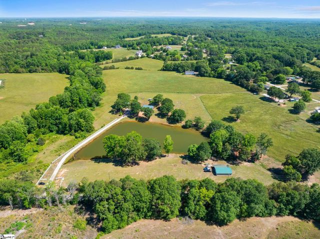 425 Cooper Bridge Road, Woodruff, SC 29388