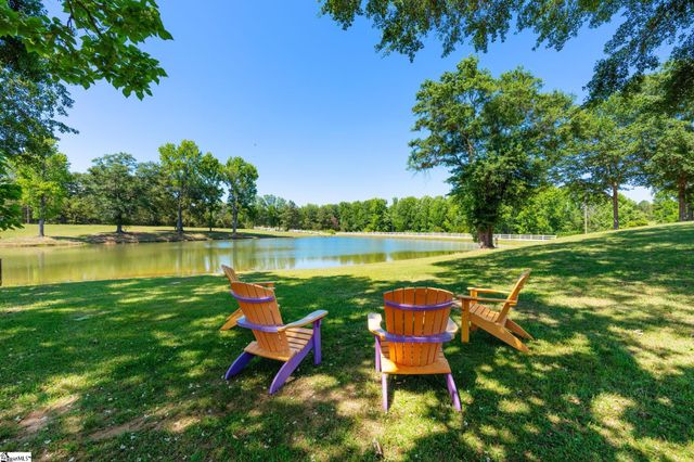 425 Cooper Bridge Road, Woodruff, SC 29388