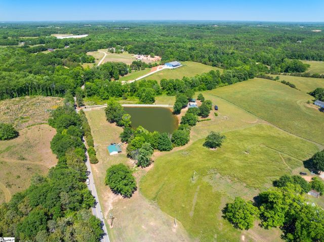 425 Cooper Bridge Road, Woodruff, SC 29388
