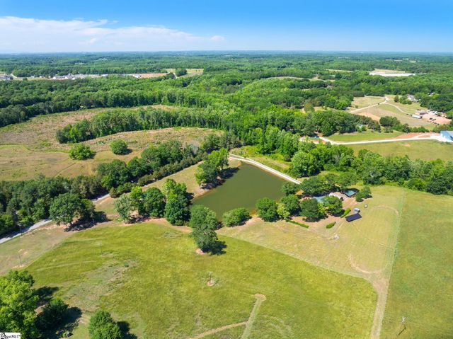 425 Cooper Bridge Road, Woodruff, SC 29388