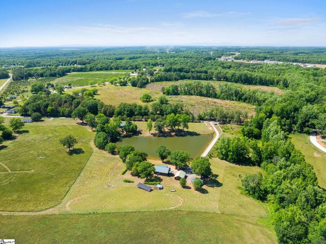 425 Cooper Bridge Road, Woodruff, SC 29388