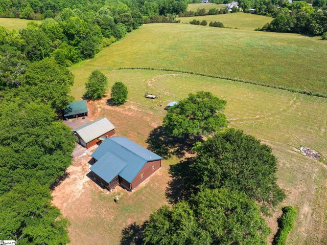 425 Cooper Bridge Road, Woodruff, SC 29388