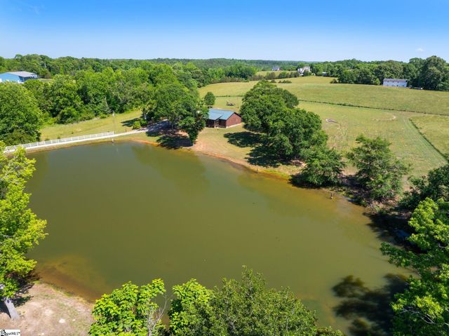 425 Cooper Bridge Road, Woodruff, SC 29388