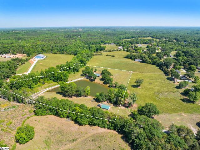 425 Cooper Bridge Road, Woodruff, SC 29388