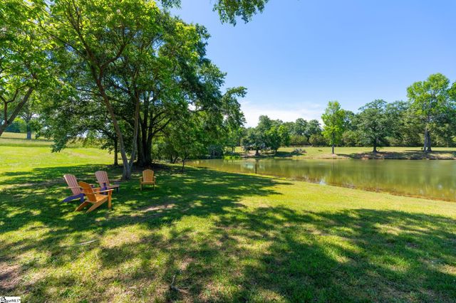 425 Cooper Bridge Road, Woodruff, SC 29388