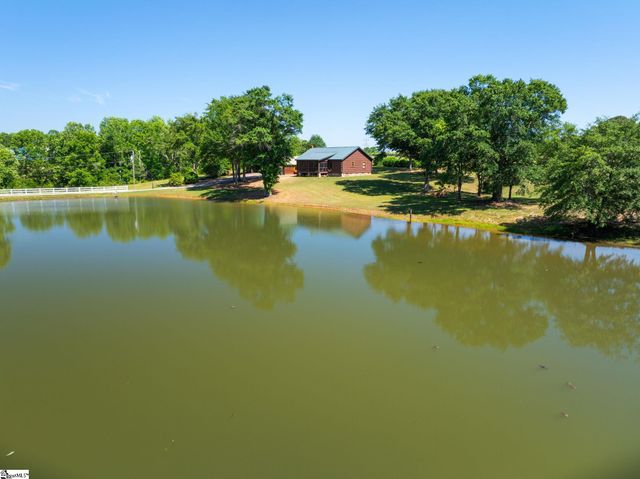 425 Cooper Bridge Road, Woodruff, SC 29388