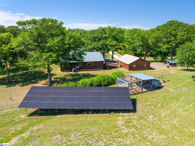 425 Cooper Bridge Road, Woodruff, SC 29388