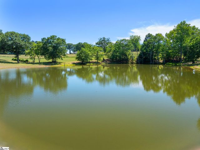 425 Cooper Bridge Road, Woodruff, SC 29388