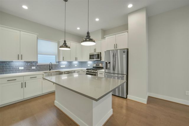 760 W Donovan Street, Houston, TX 77091