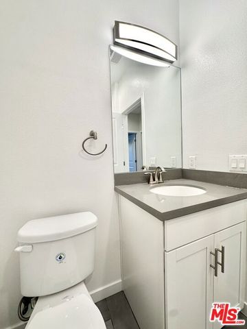5250 Chesebro Road, Agoura Hills, CA 91301