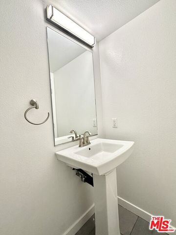 5250 Chesebro Road, Agoura Hills, CA 91301