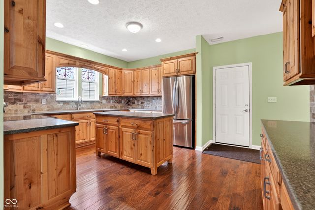 6603 Taraval Drive, Indianapolis, IN 46260