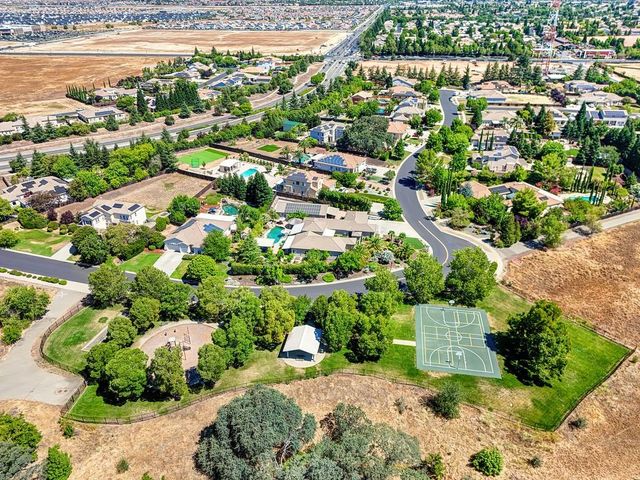 4481 Springhill Dr, Roseville, CA 95747