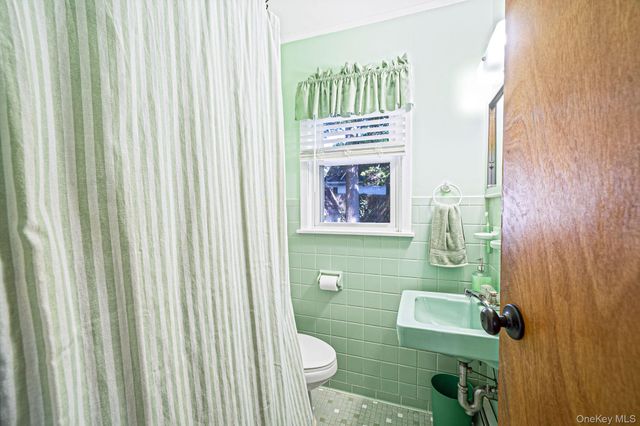 7 Beacon Drive, Sound Beach, NY 11789