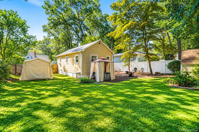 7 Beacon Drive, Sound Beach, NY 11789