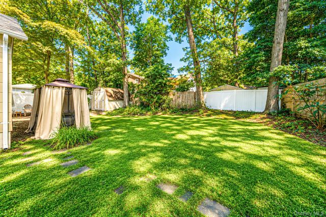 7 Beacon Drive, Sound Beach, NY 11789