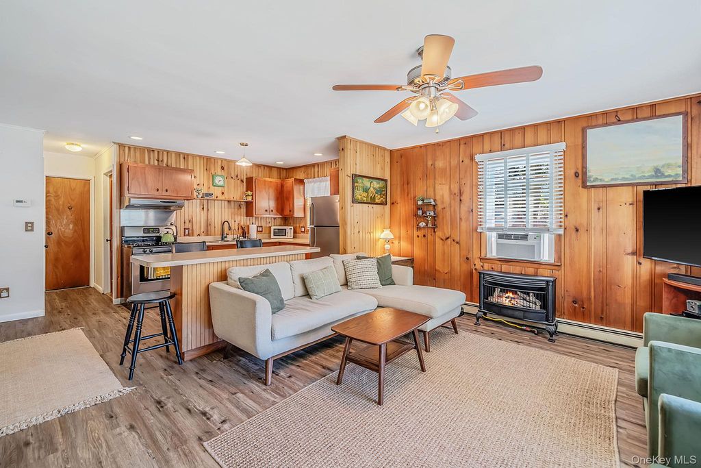 7 Beacon Drive, Sound Beach, NY 11789 — photo 4