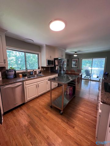 2210 Briarcliff Road SE, Huntsville, AL 35801
