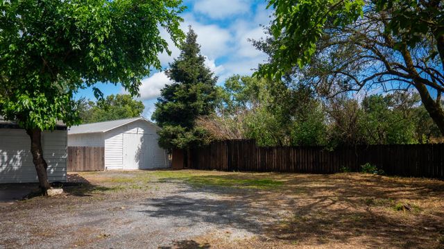 9351 W Walnut Grove Rd, Lodi, CA 95242