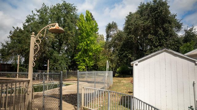 9351 W Walnut Grove Rd, Lodi, CA 95242