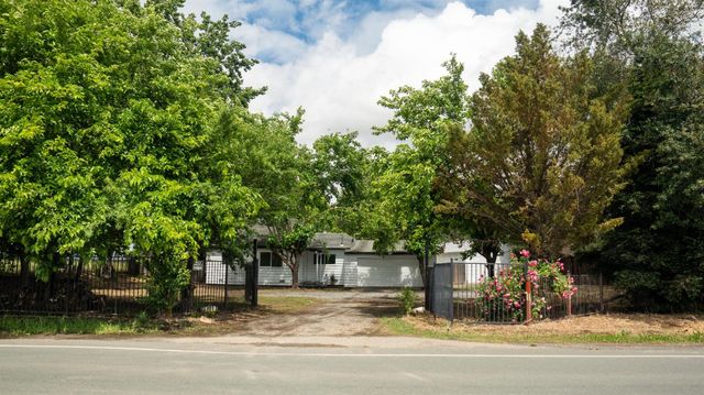 9351 W Walnut Grove Rd, Lodi, CA 95242