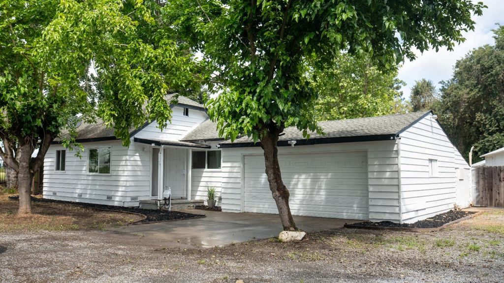9351 W Walnut Grove Rd, Lodi, CA 95242