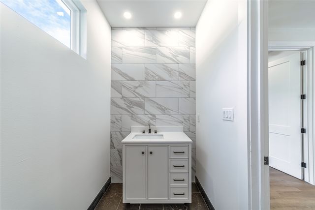 438 Bonnie View Road, Dallas, TX 75203