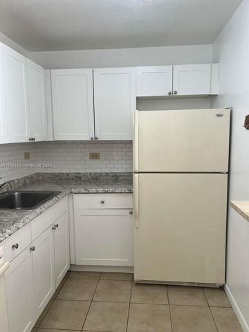 7020 NW 179th St 109, Hialeah, FL 33015