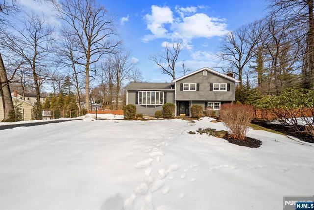 564 Whitenack Road, River Vale, NJ 07675