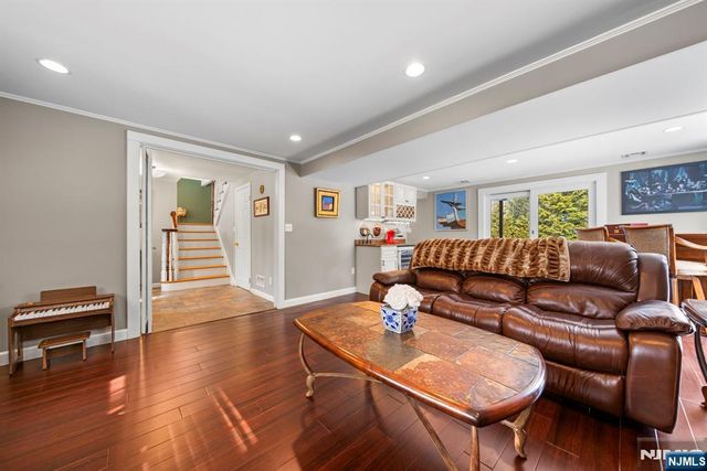 564 Whitenack Road, River Vale, NJ 07675